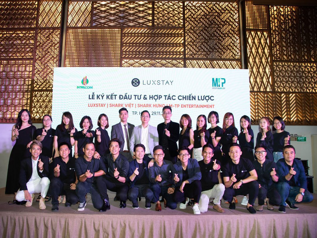 Lễ ký kết đầu tư & hợp tác chiến lược giữa Luxstay | Shark Việt | Sơn Tùng M-TP